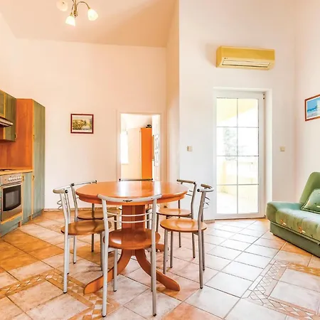 Pet Friendly Apartment In Banjol With Kitchen Banjol