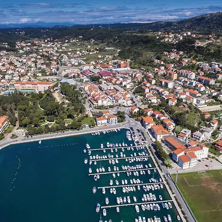 Pet Friendly Apartment In Banjol With Kitchen