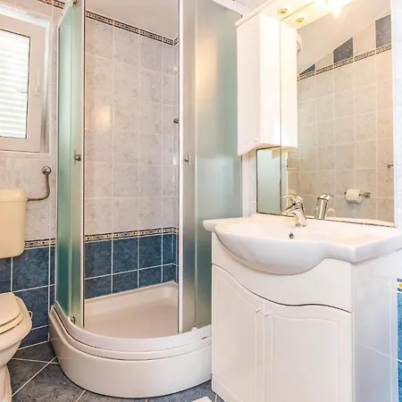 Pet Friendly Apartment In Banjol With Kitchen Banjol