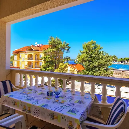 Beach Front Apartment In Banjol With Wifi * Banjol
