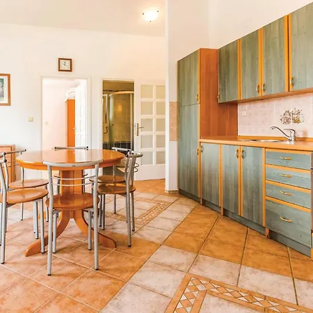 Apartment Beach Front Apartment In Banjol With Wifi