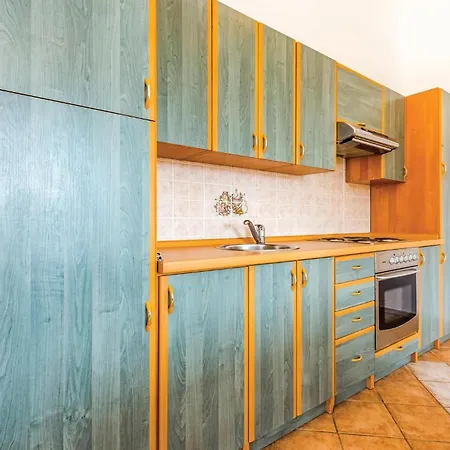 Apartment Beach Front Apartment In Banjol With Wifi *