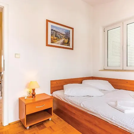Beach Front Apartment In Banjol With Wifi Apartment
