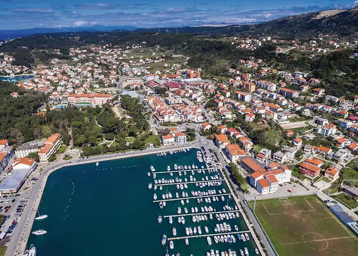 Beautiful Apartment In Banjol With Wifi